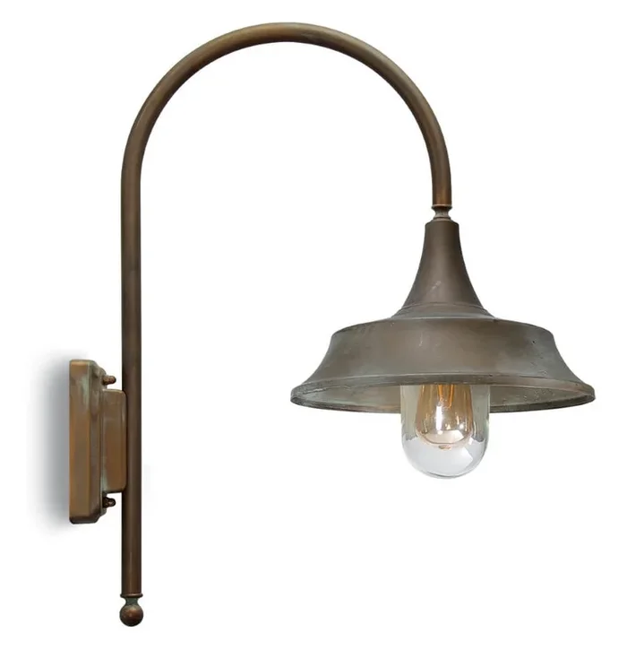 Lyora – Ländliche Wandlampe Atelier M – gealtertes Messing